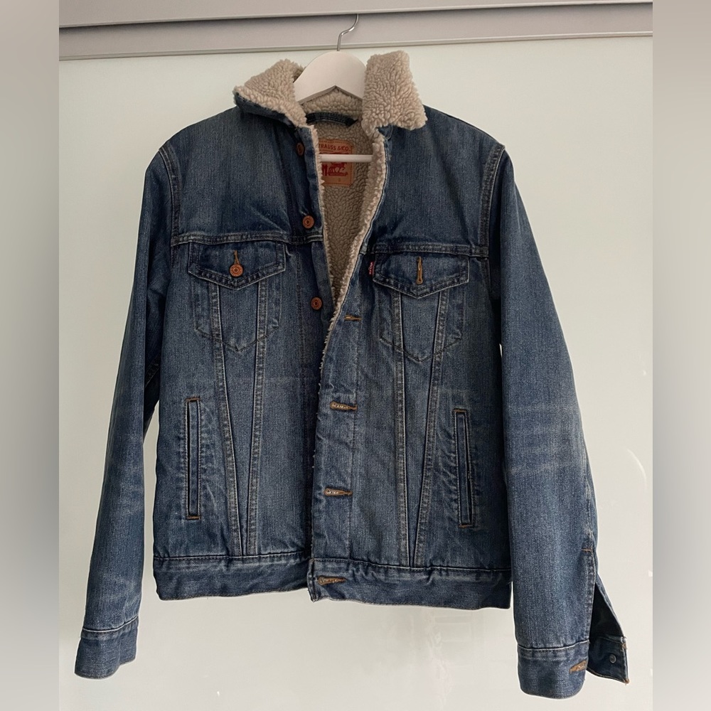 Loved, Levi’s Vintage Classic Men’s Jean Jacket with Sherpa Lining size Small S